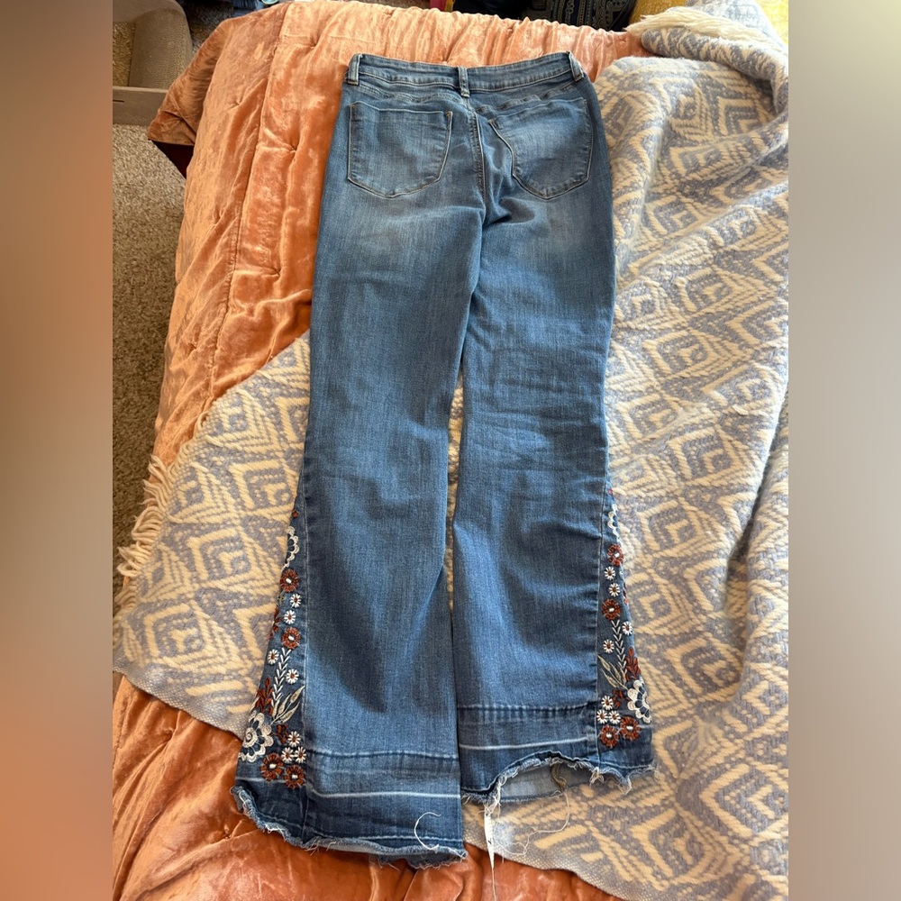 Embroidered 🌵 Floral Western Flare Women Jeans - Blue Denim - Picture 3 of 9